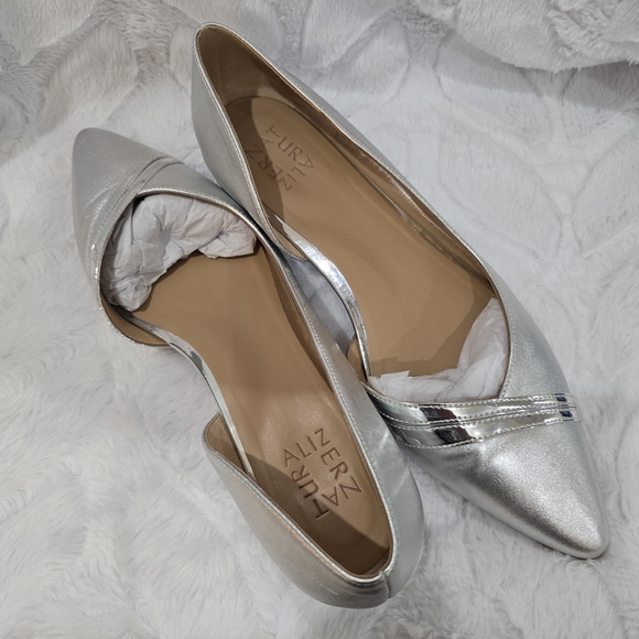 Naturalizer Silver Pointed Toe Women's Flats - Metallic D'Orsay Style, Size 10 - Picture 4 of 9